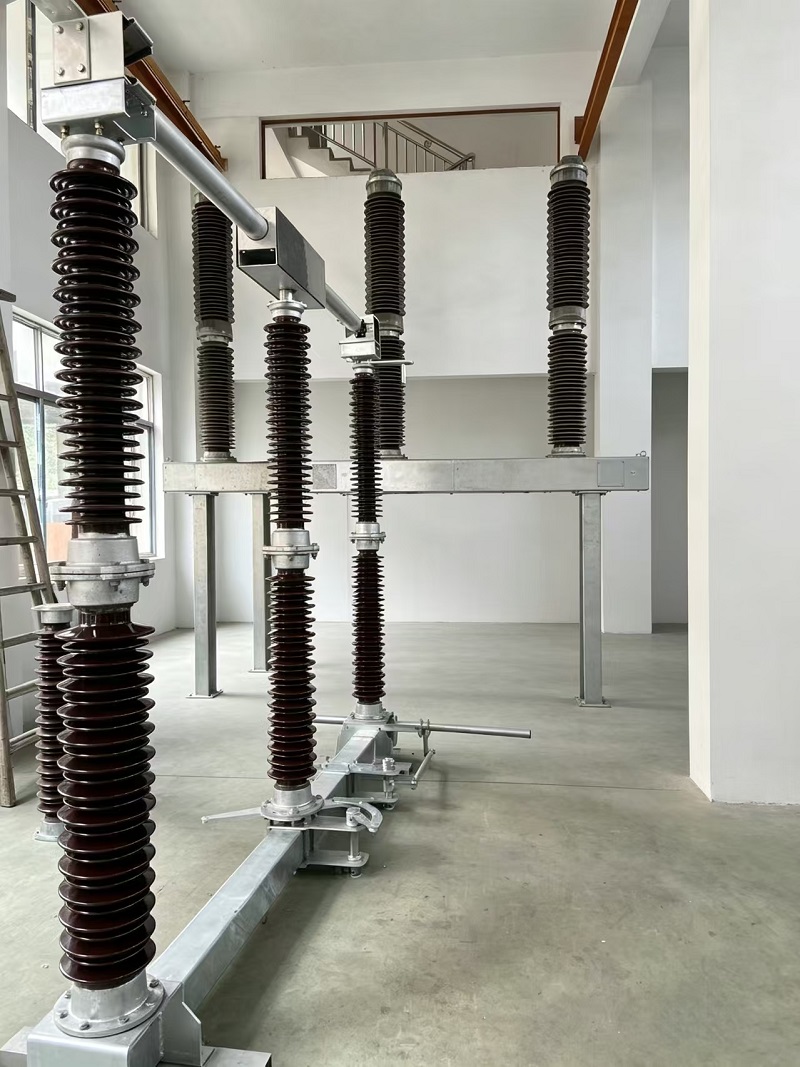 Διακόπτης αποσύνδεσης 220 kV για εφαρμογές υποσταθμού υψηλής τάσης εξωτερικού χώρου Διακόπτης αποσύνδεσης 220 kV για εφαρμογές υποσταθμού υψηλής τάσης εξωτερικού χώρου
